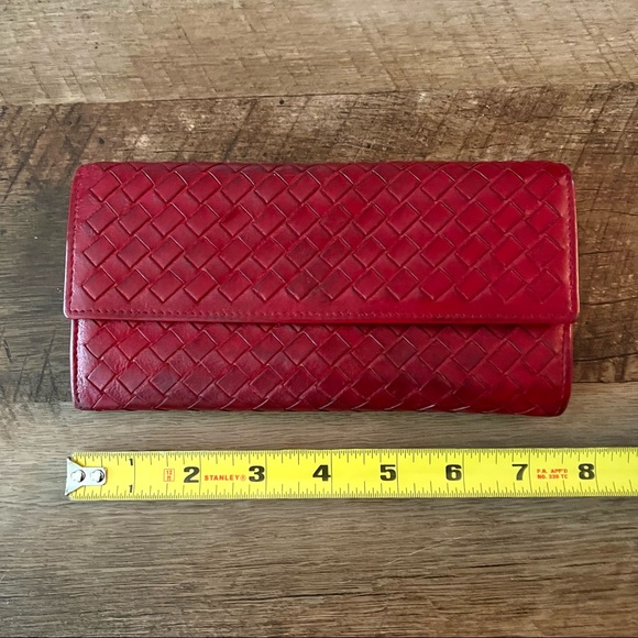Bottega Veneta Intrecciato Lambskin Red Bifold Long Wallet Authentic - Picture 10 of 11